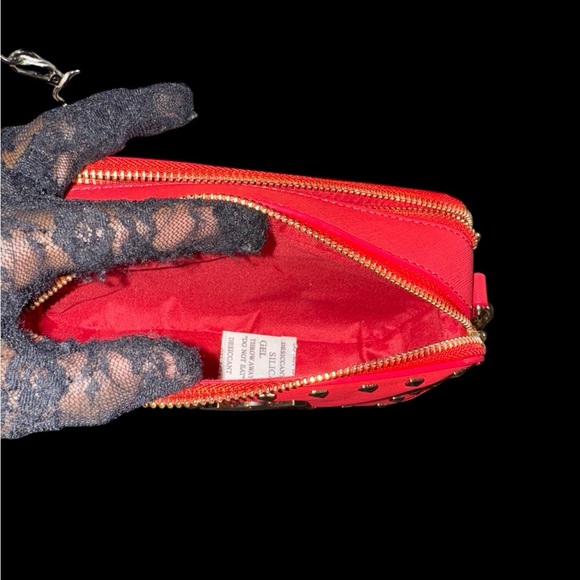 New VALENTINO ORLANDI Studded Guitar Strap DZip Camera Bag in Red, Cream or Blue - Picture 8 of 11